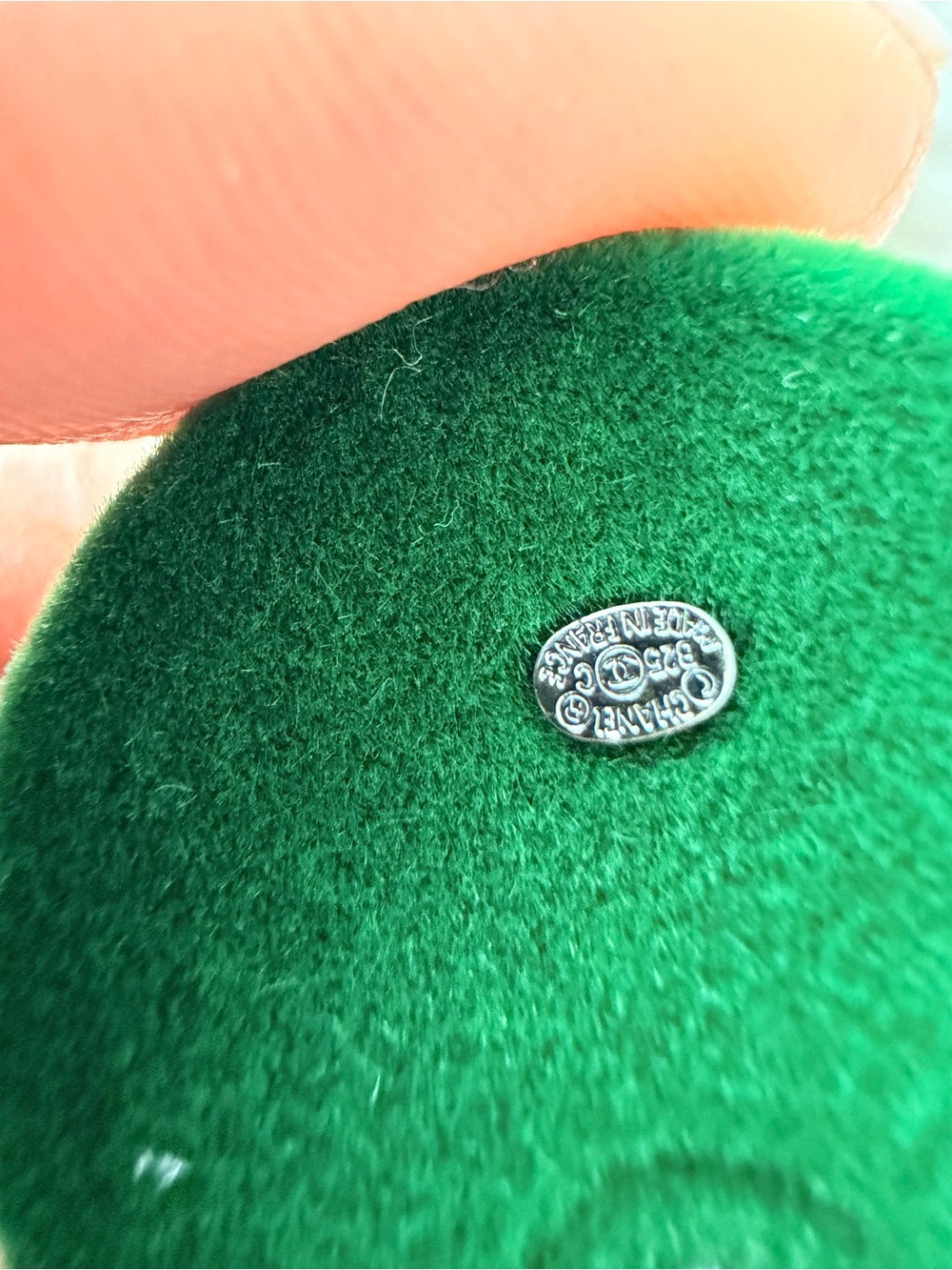 💚Vintage CHANEL Emerald Green Velvet Gold CC Button Earrings ✨ - Picture 7 of 9
